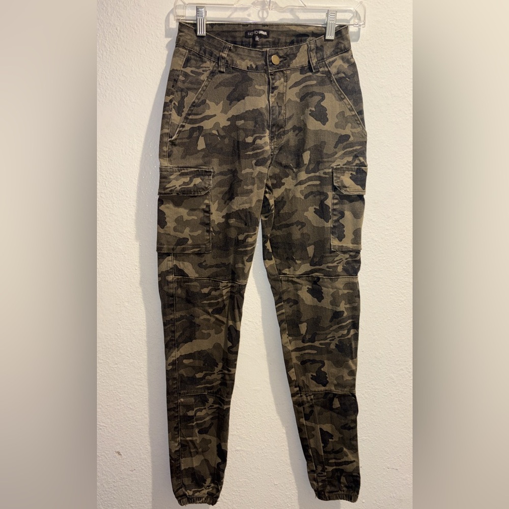 Fashion Nova Women’s Camo Cargo Joggers in Olive/Black